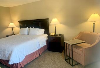 Hampton Inn Salt Lake City/Murray allows 18 year olds to book a room