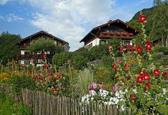 G  stehaus Koyerbauer Boardinghouse allows 18 year olds to book a room