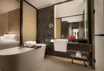 InterContinental Xi an Hi-Tech Zone has rooms with a private hot tub