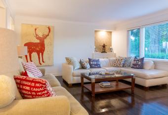 By The Vines has Balcony rooms