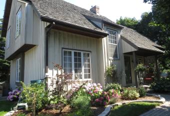 Cedar Gables Bed & Breakfast allows 18 year olds to book a room