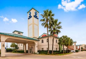 Quality Inn & Suites has Smoking rooms