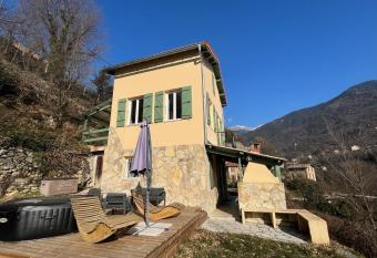 Ostan H  tel Boutique has Balcony rooms