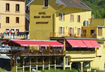 H  tel Au Fil de L Eau has Balcony rooms