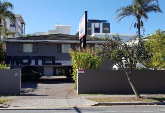 Gold Coast Airport Motel - Only 300 Meters To Airport Terminal allows 18 year olds to book a room