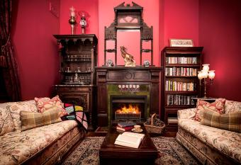 Kurrara Historic Guest House allows 18 year olds to book a room