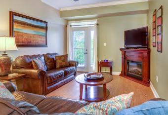 River Crossing Condominiums ~ A Beautiful River View has rooms with a private hot tub
