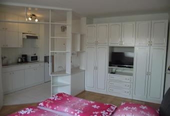 Apartman Kasz  s City allows 18 year olds to book a room