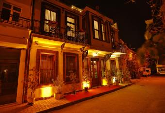 Mimoza Butik Otel Buyukada allows 18 year olds to book a room