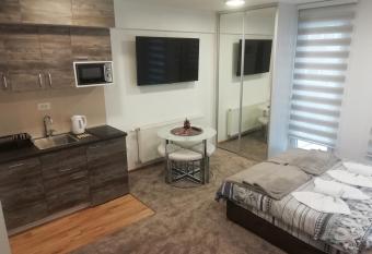 Apartman Centar 1 allows 18 year olds to book a room