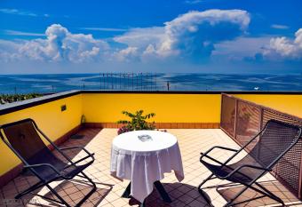 Hotel Ristorante Miralago has Balcony rooms