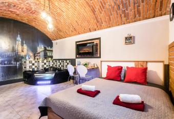 UNDERGROUND Jacuzzi Rooms has rooms with a private hot tub