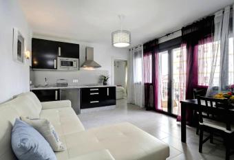 Apartamentos Villa Serali Parking Gratis has Balcony rooms