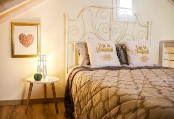 Quebra Costas Rooms Torres Vedras allows 18 year olds to book a room