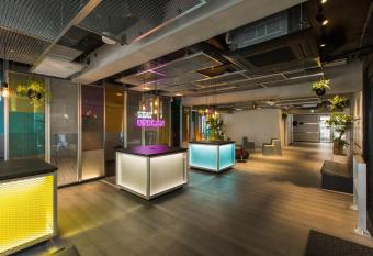 UNPLAN Shinjuku allows 18 year olds to book a room