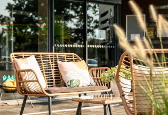 Le Tr  fle allows 18 year olds to book a room