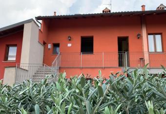 BORGHETTO AIRPORT/HOSPITAL has Balcony rooms