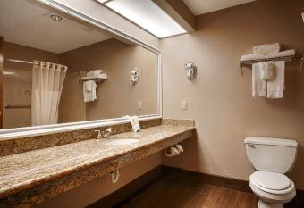 Best Western Inn at Coushatta has Smoking rooms