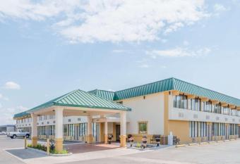 Howard Johnson by Wyndham Gillette allows 18 year olds to book a room