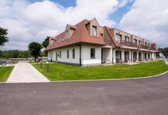 Holiday Suites Jabbeke allows 18 year olds to book a room