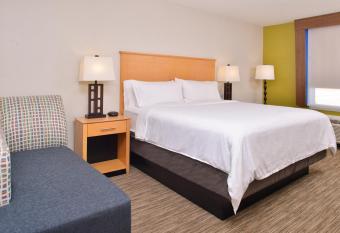 Holiday Inn Express Stockton Southeast has rooms with a private hot tub