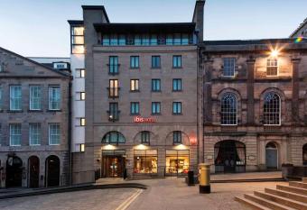 ibis Edinburgh Centre Royal Mile     Hunter Square allows 18 year olds to book a room