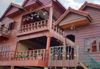 Sunshine Hotel Kampot has Balcony rooms