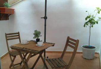 Apartamento nuevo en Vilafam  s allows 18 year olds to book a room