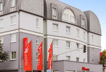 ibis Mainz City allows 18 year olds to book a room