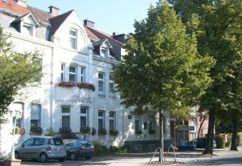 Hotel Kaufhold - Haus der Handweberei allows 18 year olds to book a room
