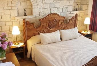 Hotel Gjirokastra has Balcony rooms