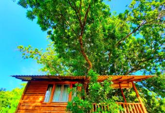 La Casa Safari Resort has Smoking/Balcony rooms
