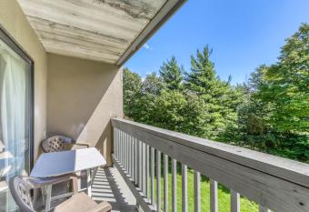 Mountain Green: 2D4 has Balcony rooms