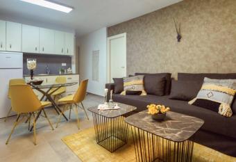 Authentic One bedroom apartment in city center allows 18 year olds to book a room