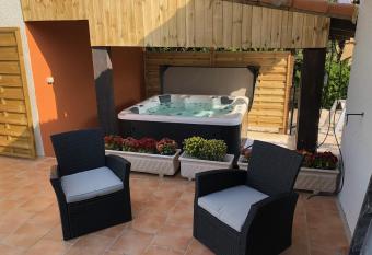 La chambre des Onglous allows 18 year olds to book a room