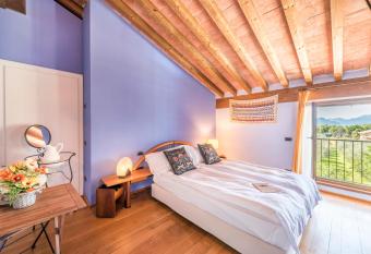 Agriturismo C   Del Lago has rooms with a private hot tub