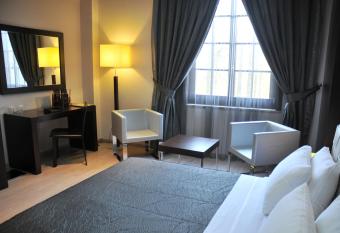 MonarC Hotel has rooms with a private hot tub