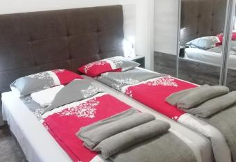 Apartman Centar 2 allows 18 year olds to book a room