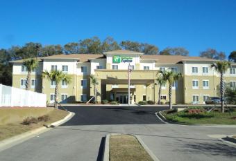 Holiday Inn Express & Suites Bonifay By IHG allows 18 year olds to book a room