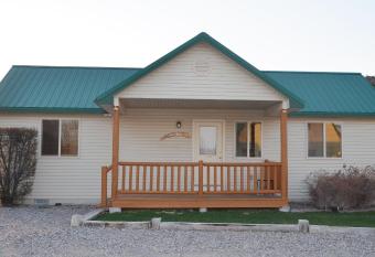 Sleepy J Cabins has Balcony rooms