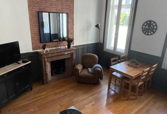 L industriel r  mois, centre ville, proche de la cath  drale has Balcony rooms