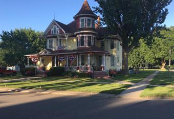 The Heritage Inn-Lenox, Iowa has Balcony rooms