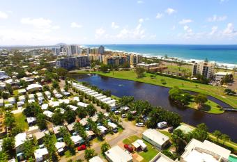 Alex Beach Cabins and Tourist Park has Balcony rooms