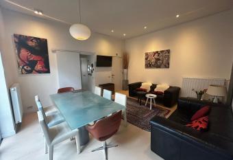 Fancy holiday home 300m from beach with garage allows 18 year olds to book a room