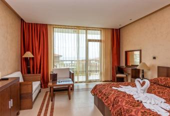 Garden of Eden Complex has Balcony rooms