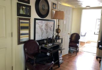 Highland Park Pittsburgh has Balcony rooms