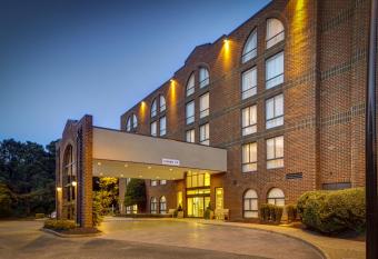 Embassy Suites Williamsburg allows 18 year olds to book a room