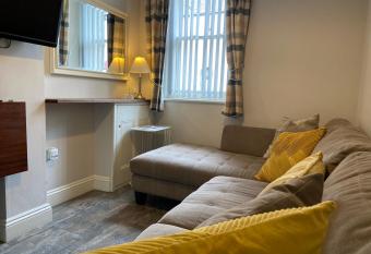 Brampton Holiday Homes - Beckside Apartment allows 18 year olds to book a room