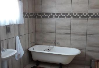 Cambridge Guesthouse has Balcony rooms