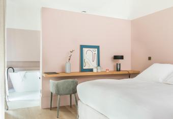 Maison Aribert has Balcony rooms